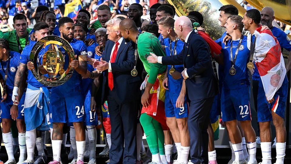 Donald Trump und Gianni Infantino beim Klub-WM-Finale Donald Trump und Gianni Infantino beim Klub-WM-Finale