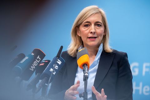 Nach Plänen von Ministerin Warken sollen die Beiträge stabil bleiben können. Foto: Michael Kappeler/dpa
