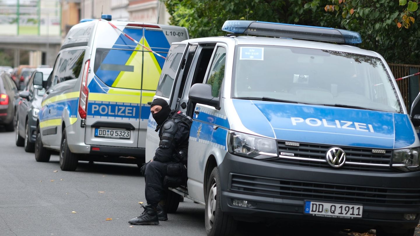 Die Leipziger Polizei war am Wochenende bereits drei Mal wegen Hausbesetzungen im Einsatz. Foto: Sebastian Willnow/dpa