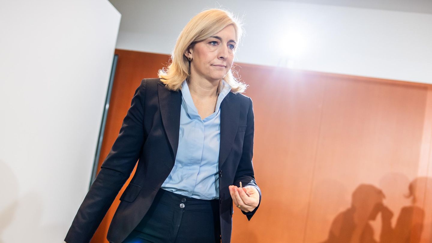 Nina Warken Nina Warken bei ihrer Ankunft auf der Pressekonferenz