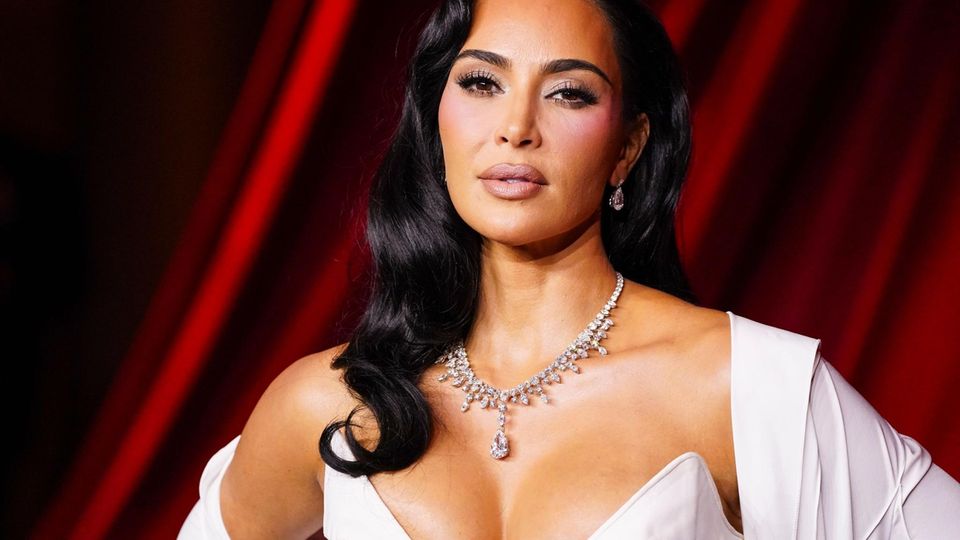 Kim Kardashian verkauft jetzt Schamhaar-Tangas Kim Kardashian verkauft jetzt Schamhaar-Tangas