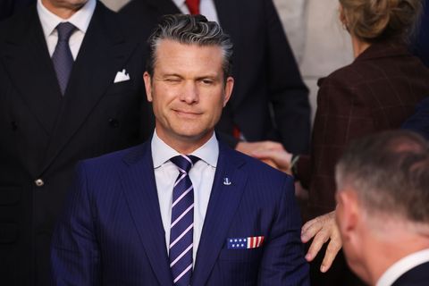 Hegseth hatte Probleme mit seinem Flug. Foto: Omar Havana/AP/dpa