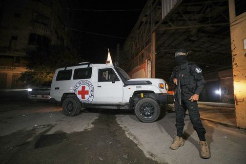 Die Hamas händigte die sterblichen Überreste zweier weiterer getöteter Geiseln an das Rote Kreuz aus. (Archivbild) Foto: Yousef