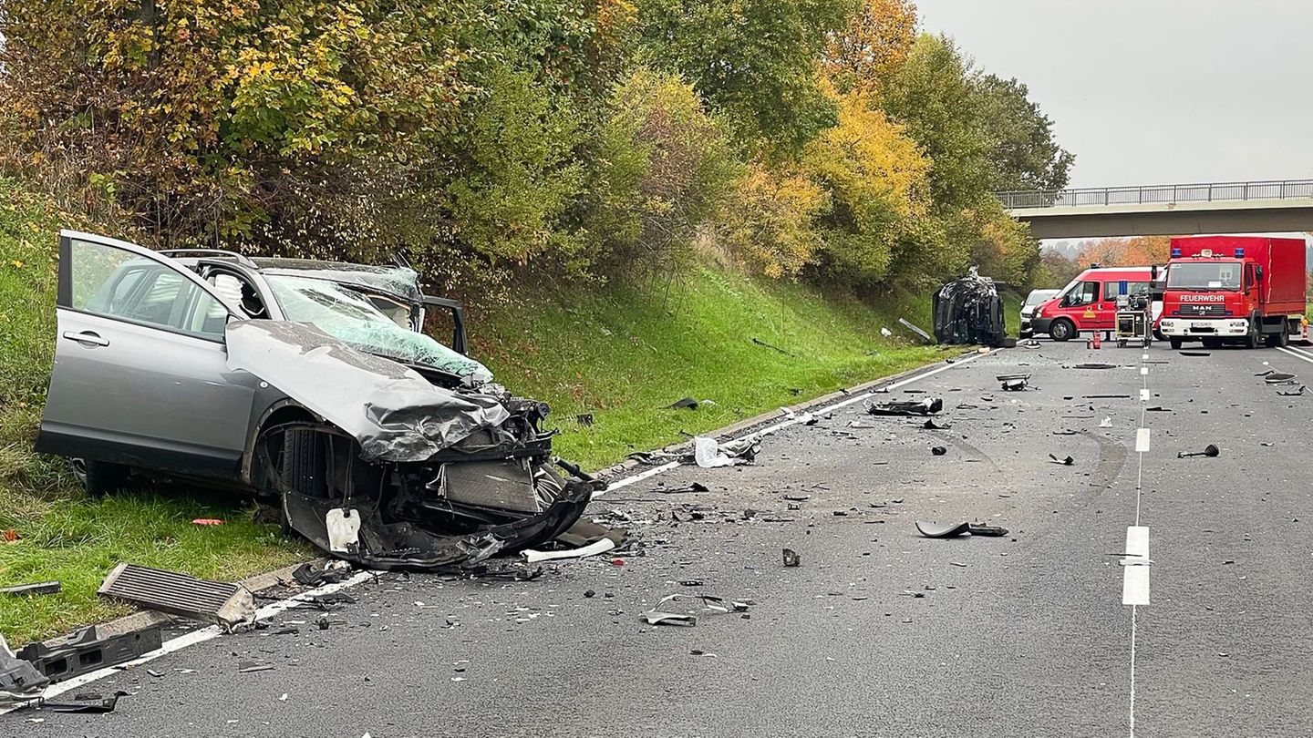 Auch ein Hund war im Auto der Verstorbenen. Foto: Benedict Lickfeld/Nord-West-Media TV/dpa