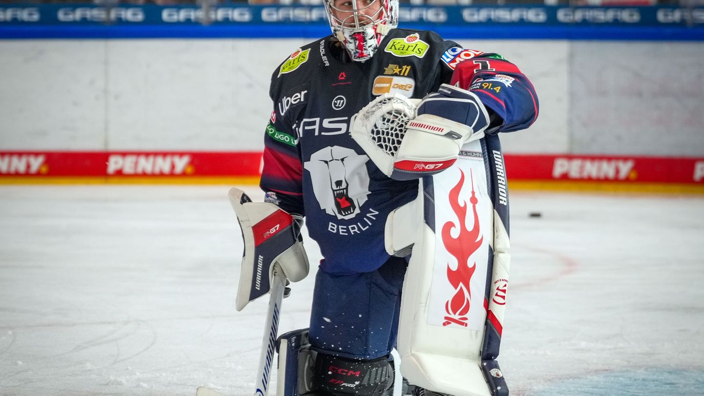 Goalie Jonas Stettmer konnte die Niederlage der Eisbären Berlin in Salzburg nicht verhindern. Foto: Soeren Stache/dpa