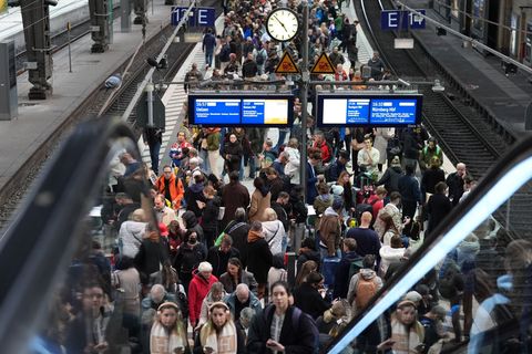Jeden Tag fahren hunderte Züge am Hamburger Hauptbahnhof. Foto: Marcus Brandt/dpa