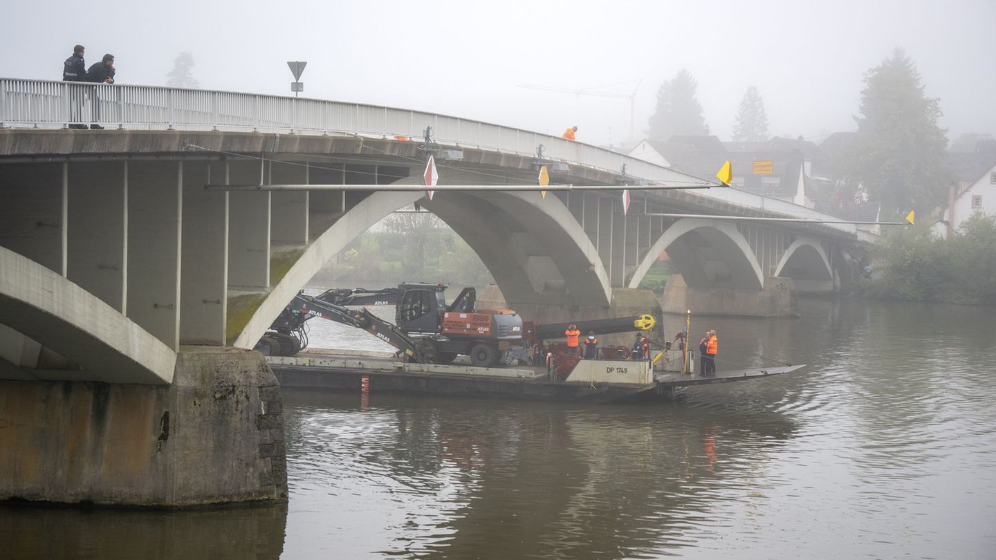 Im September ist zudem ein Kreuzfahrtschiff mit der Römerbrücke in Trier kollidiert. (Archivbild) Foto: Harald Tittel/dpa