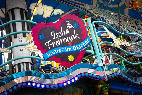 Mit Böllerschüssen und einem dreifachen "Ischa Freimaak" beginnt am Freitag wieder der Bremer Freimarkt. Foto: Sina Schuldt/dpa