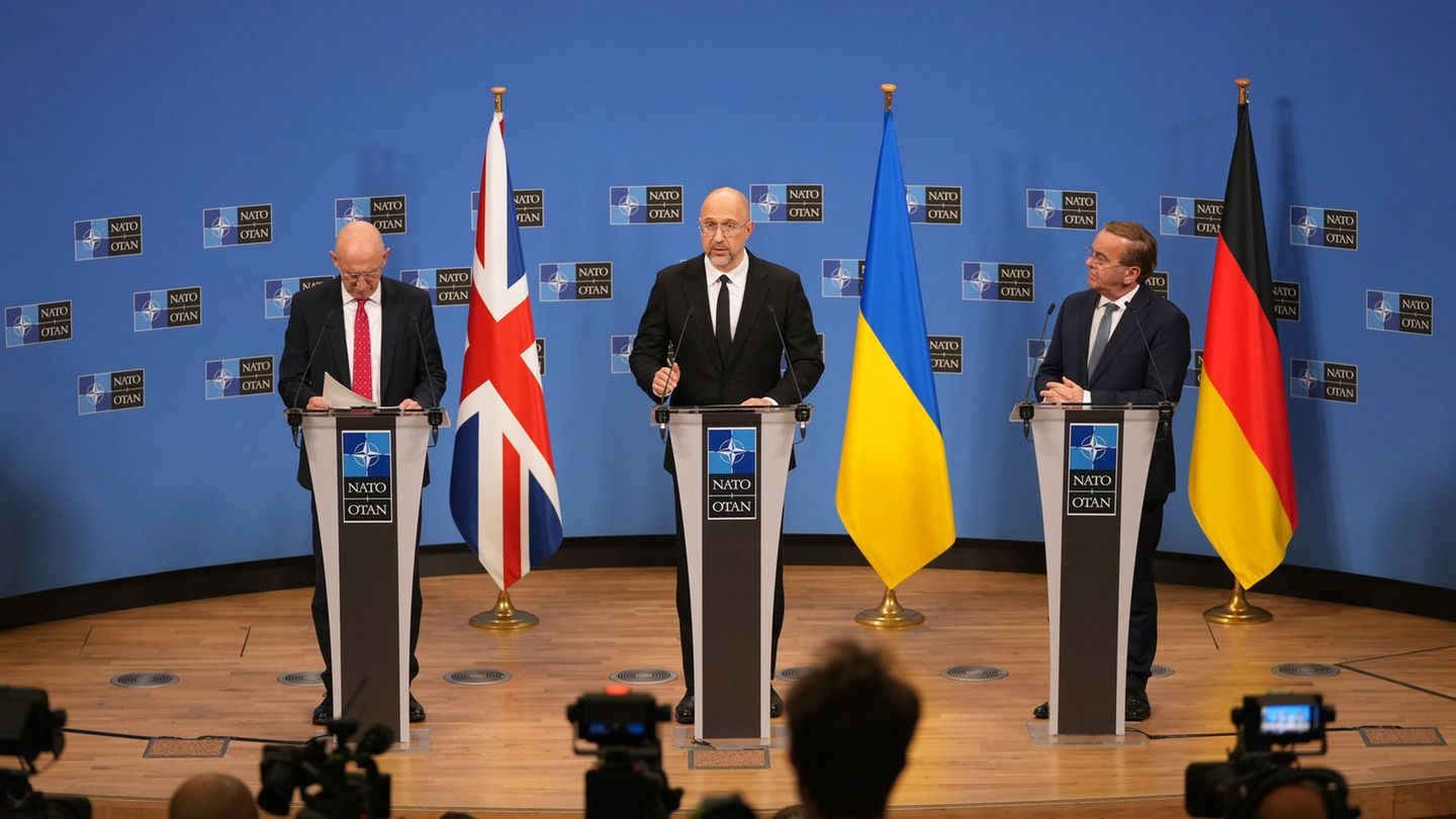 Von den Nato-Verteidigungsministern erhielt die Ukraine einige Hilfszusagen. Foto: Virginia Mayo/AP/dpa