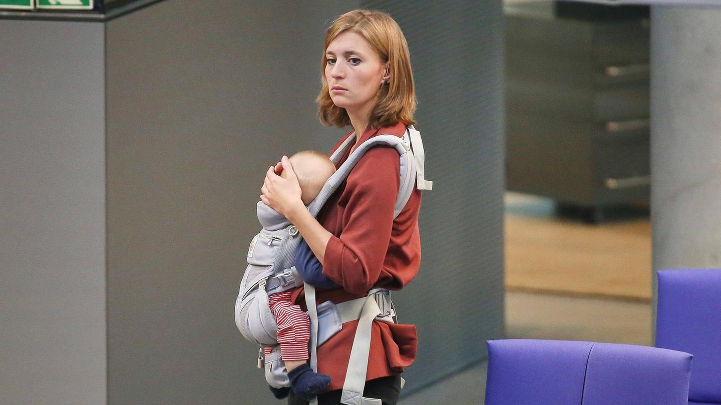 Hanna Steinmüller hat mit ihrem Baby im Bundestag eine Debatte über Familienfreundlichkeit losgetreten