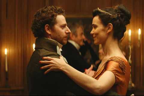 Pablo Pauly (l) als Félix und Camille Rutherford als Agathe in einer Szene des Films "Jane Austen und das Chaos in meinem Leben"