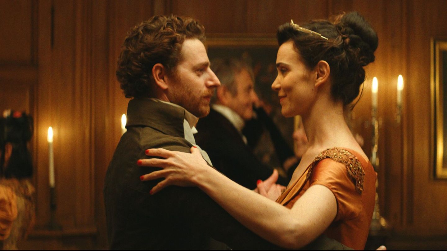 Pablo Pauly (l) als Félix und Camille Rutherford als Agathe in einer Szene des Films "Jane Austen und das Chaos in meinem Leben"
