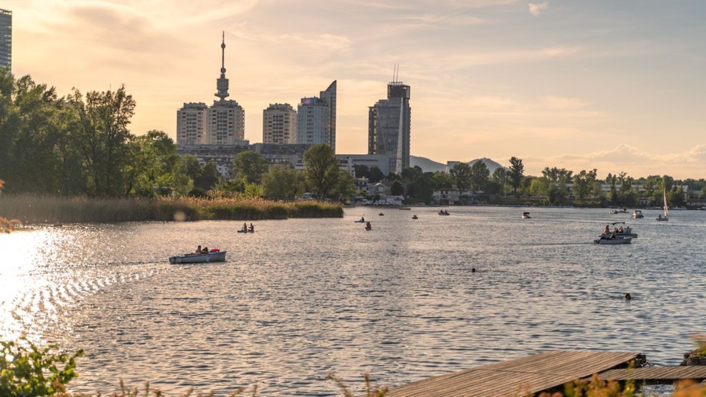 Wer in Wien nach Ruhe sucht, hat es selten weit zum Wasser.