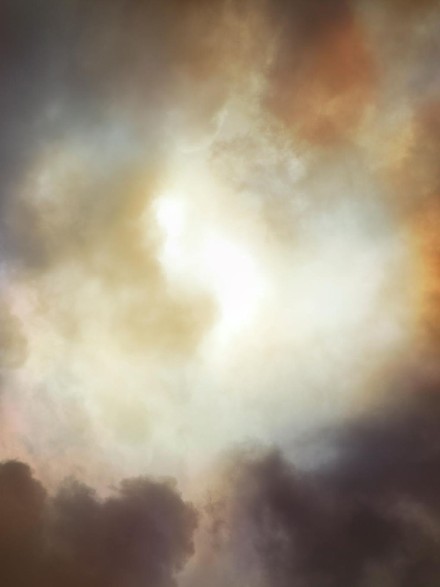 Nahtoderfahrung: Ein wolkiger Himmel mit Lichteinfall