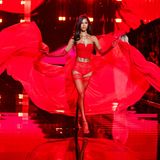 Model auf dem Laufsteg während der Victoria's Secret Fashion Show 2025