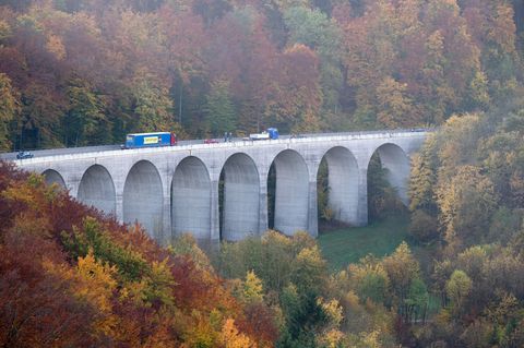 Der Albaufstieg der A8 wird gesperrt. (Archivbild) Foto: Bernd Weißbrod/dpa