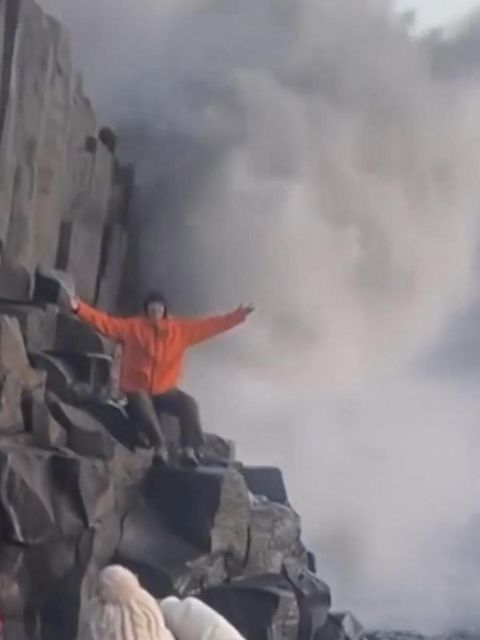 Für Touristen ist "Reynisfjara" ein Naturspektakel