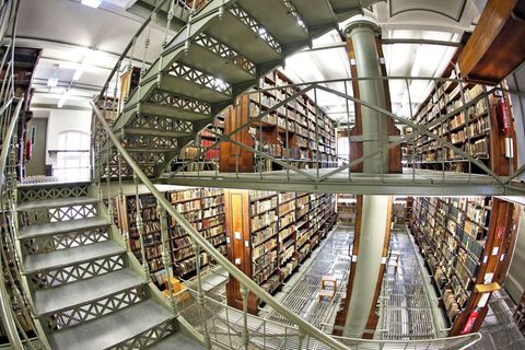 Die Universitäts- und Landesbibliothek Sachsen-Anhalt digitalisiert zahlreiche alte Werke. (Archivbild) Foto: picture alliance /