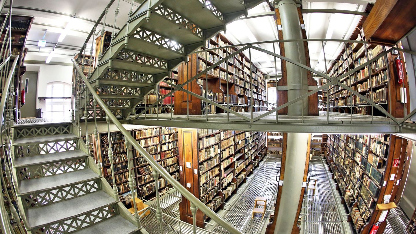 Die Universitäts- und Landesbibliothek Sachsen-Anhalt digitalisiert zahlreiche alte Werke. (Archivbild) Foto: picture alliance /