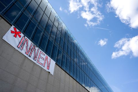 Das Genderverbot in Hessen sieht vor, dass in vielen Bereichen Wörter mit Sternchen nicht mehr verwendet werden dürfen. (Symbolb