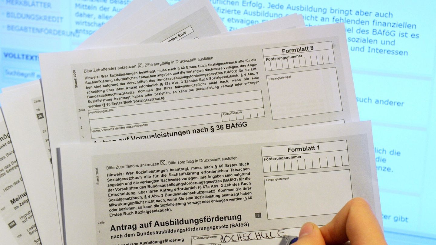 Die Zahl der Bafög-Empfänger in Bayern ist in den vergangenen zehn Jahren deutlich gesunken (Archivbild). Foto: picture alliance