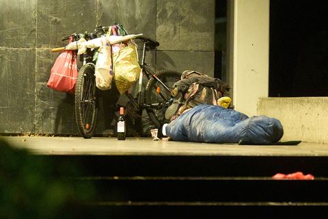 Beim Programm Housing First steht eine Wohnung am Anfang der Hilfekette. (Symbolbild) Foto: Thomas Frey/dpa