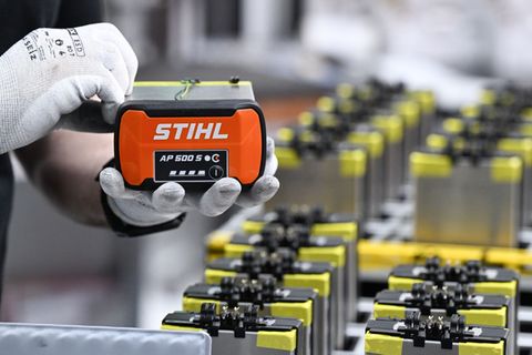Stihl eröffnet ein Werk in Rumänien. (Archivbild) Foto: Bernd Weißbrod/dpa