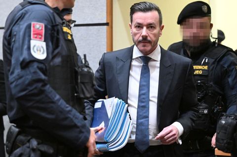 Nach einem ersten Urteil kommt ein neuer Prozess auf den Ex-Milliardär René Benko zu. Foto: Barbara Gindl/APA/dpa