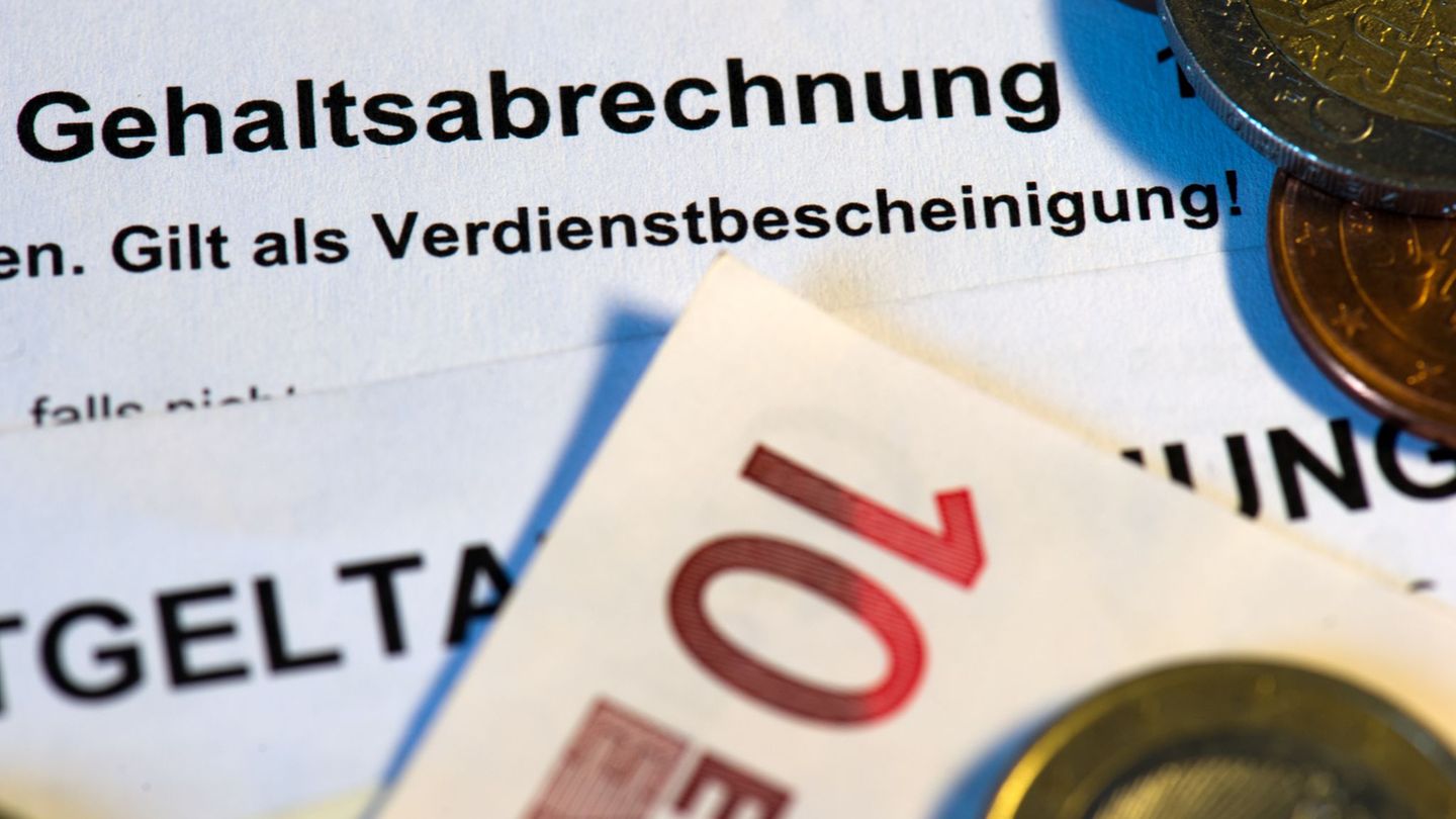 Zwischen Ost und West klafft weiterhin eine Lohnlücke von fast 21 Prozent. (Symbolbild) Foto: Arno Burgi/dpa-Zentralbild/dpa
