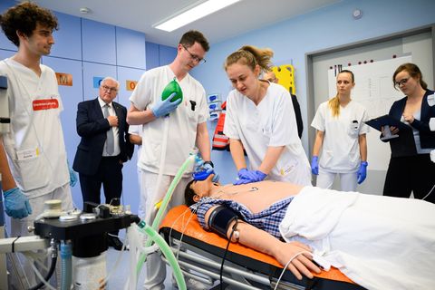 Die Medizinische Hochschule Brandenburg hat mehrere Standorte im Land. Im Sommer besuchte Bundespräsident Frank-Walter Steinmeie