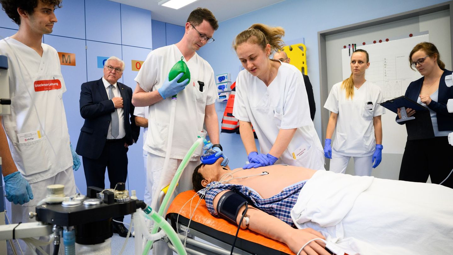 Die Medizinische Hochschule Brandenburg hat mehrere Standorte im Land. Im Sommer besuchte Bundespräsident Frank-Walter Steinmeie
