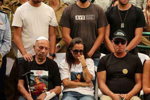 Angehörige nehmen Abschied von Tamir Nimrodi