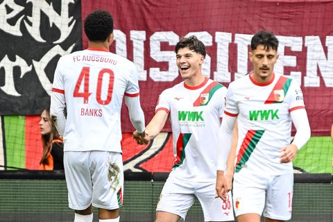 Noahkai Bank (l) und Mert Kömür (M) beim Torjubel. Beim 3:1 gegen Wolfsburg trafen beide Youngster zuletzt. (Archivbild) Foto: H