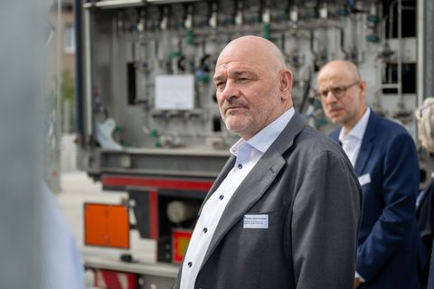 Robert Crumbach (BSW, l), Brandenburgs Minister der Finanzen und für Europa, kritisiert die Aktivrente. (Archivbild) Foto: Chris