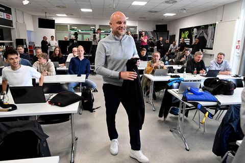 Rouven Schröders erster Auftritt als Sportchef im Borussia-Park. Foto: Roberto Pfeil/dpa