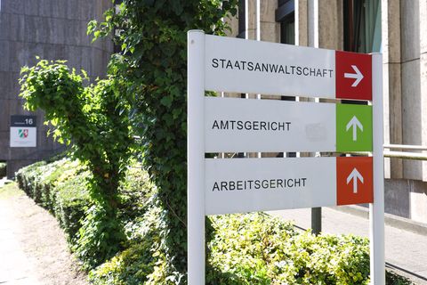 Gegen fünf Männer ist Anklage wegen gewerbsmäßigen Bandenbetrugs erhoben worden (Archivbild) Foto: Friso Gentsch/dpa