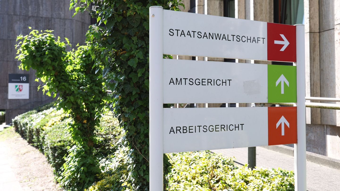 Gegen fünf Männer ist Anklage wegen gewerbsmäßigen Bandenbetrugs erhoben worden (Archivbild) Foto: Friso Gentsch/dpa