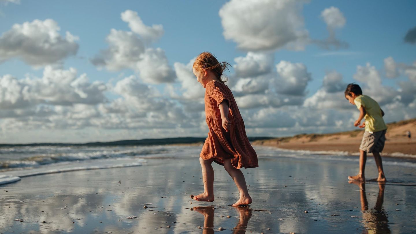 Am Tylösand, mehrfach zu Schwedens bestem Strand gekürt. An manchen sonnigen Spitzentagen im Sommer kommen bis zu 50.000 Besucher hierher. Aber keine Sorge – die meiste Zeit ist der Strand ruhig und es gibt reichlich Platz für alle