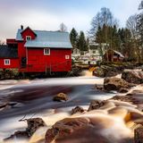 Wann ist die beste Jahreszeit für Halland? Meistens lautet die einzige richtige Antwort. Klar, jetzt im Herbst lockt vielleicht kein entspannter Tag in Badehose am Strand. Stattdessen lässt es sich dort hervorragend entlang wandern. Außerdem leuchten die Bäume in allen Farben und die Dillkokt potatis (Dillkartoffeln) schmecken nach der Rückkehr noch besser