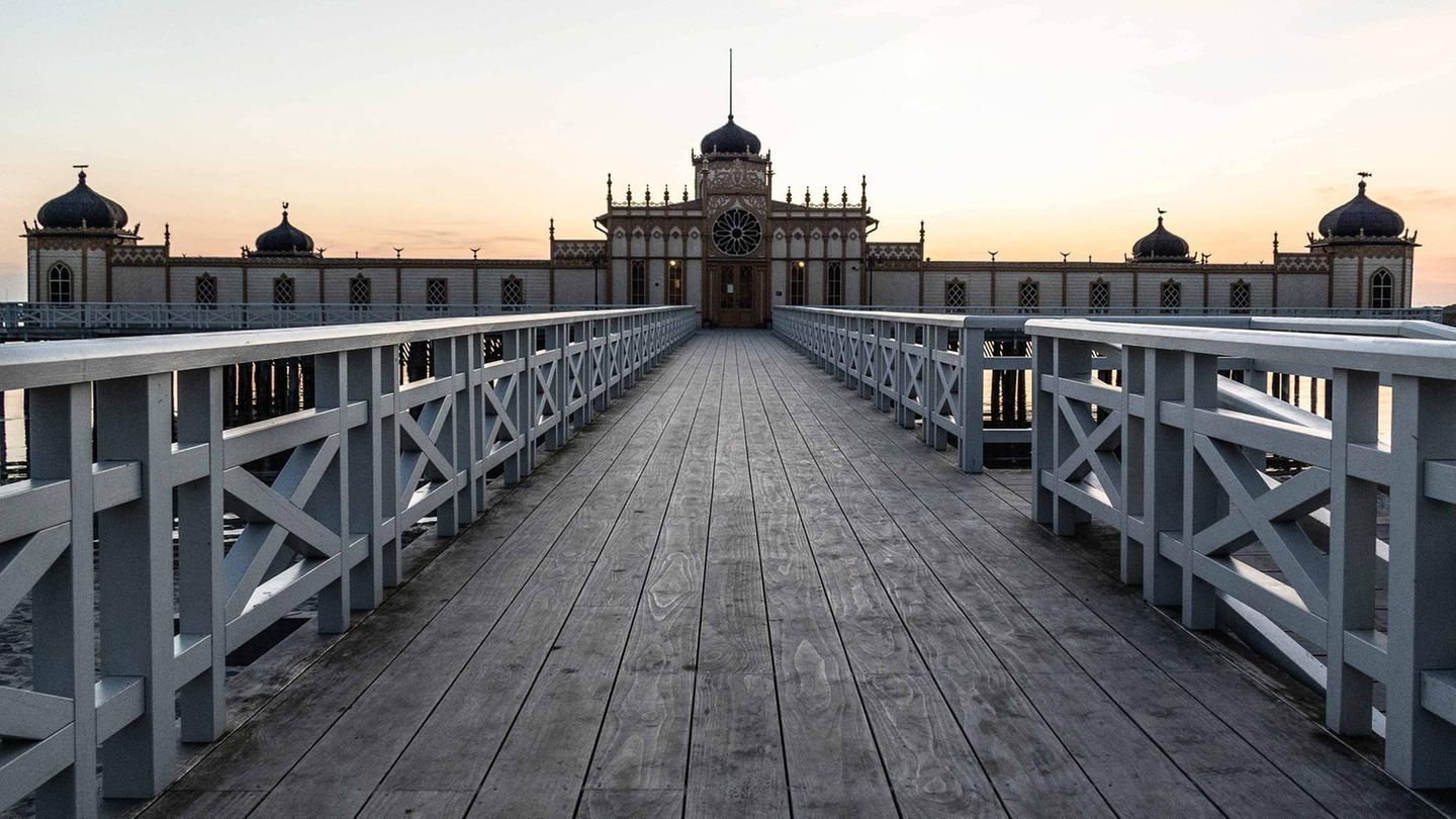 Wer will keine stärkeren Abwehrkräfte, bessere Durchblutung und straffere Haut? Dann ist ein Sprung ins kalte Wasser genau das Richtige – was nirgendwo stilvoller geht als im historischen Kaltbadhus in Varberg