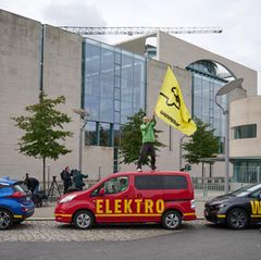 Kundgebung für Elektroautos beim Autogipfel Anfang Oktober vor dem Bundeskanzleramt