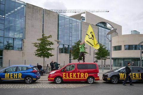 Kundgebung für Elektroautos beim Autogipfel Anfang Oktober vor dem Bundeskanzleramt