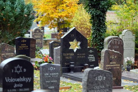 Der jüdische Friedhof in Potsdam wurde bereits 1743 gegründet. (Archivbild) Foto: Soeren Stache/dpa