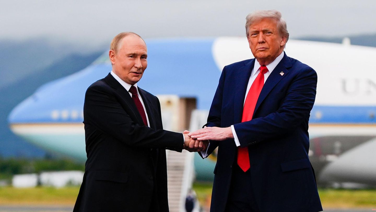 Donald Trump announces meeting with Vladimir Putin in Budapest