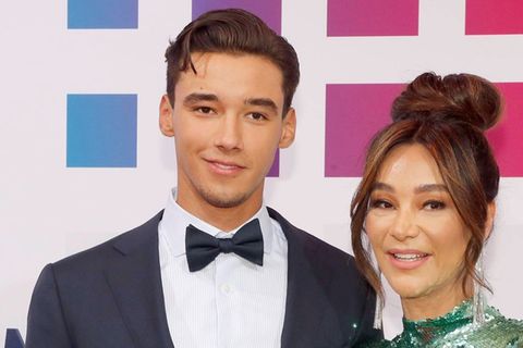 Diego mit Mama Verona Pooth bei einem Red-Carpet-Auftrit im Jahr 2023 in Berlin.