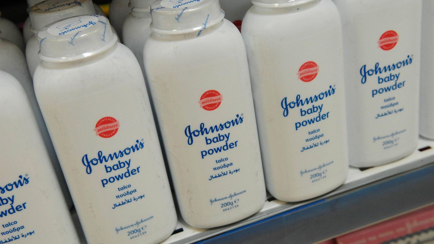 Asbestos in baby powder? Billion dollar lawsuit against Johnson & Johnson