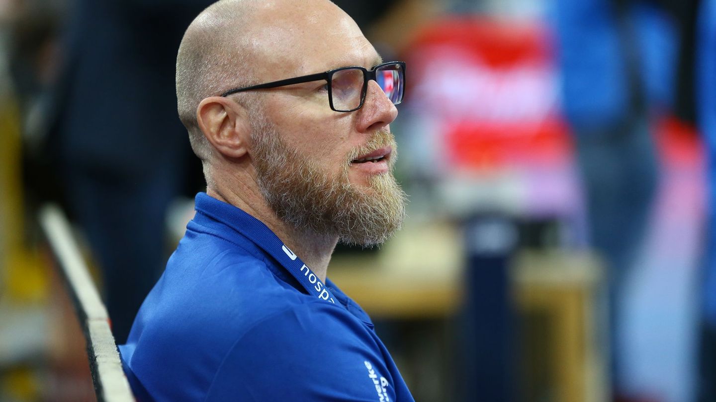 Trainer Ales Pajovic und die SG Flensburg-Handewitt spielten beim ThSV Eisenach. (Archivbild) Foto: Michael Hundt/dpa
