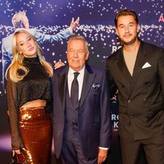 Roland Kaiser umgeben von Tochter Annalena und Sohn Jan.