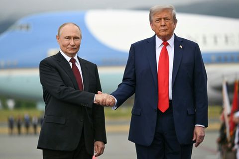 Trump (r.) und Putin bei ihrem Treffen in Alaska