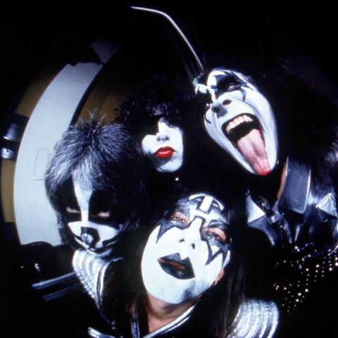 Mitglieder der Band Kiss mit wildem Make-up